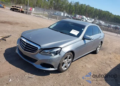 2015 Mercedes-Benz E 350 z USA, uszkodzony, nr VIN WDDHF5KBXFB132330